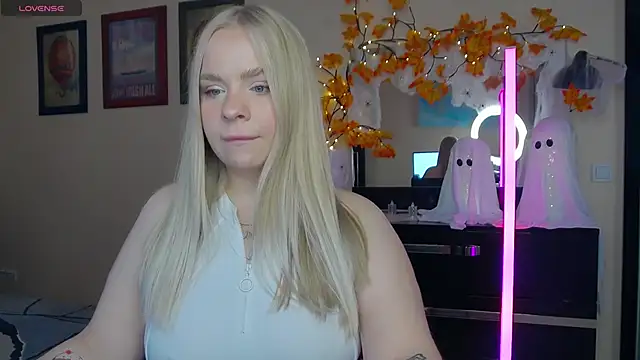 LisaCandy1 online show from October 30, 7:43 am