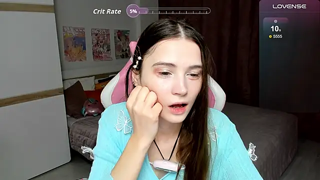 Hana Flo  online show from December 4, 2:15 pm