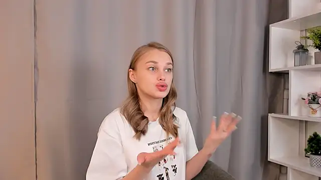 SlyviaCrapo online show from October 30, 9:22 am