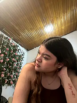 Tharafresneda  online show from October 29, 2:30 pm