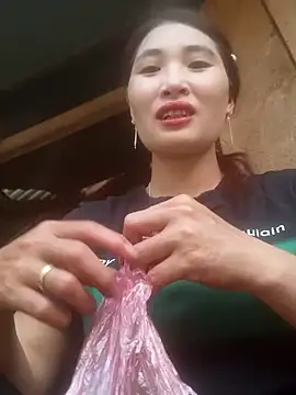 Snapshot of HGiasexy69 chatting on March 30, 10:05 am HGiasexy69 online show from March 30, 10:05 am