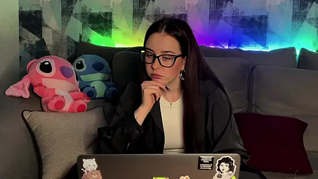 Snapshot of OhNicolle chatting on November 9, 5:44 pm OhNicolle online show from November 9, 5:44 pm