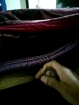 female hunterr online show from December 14, 6:45 pm