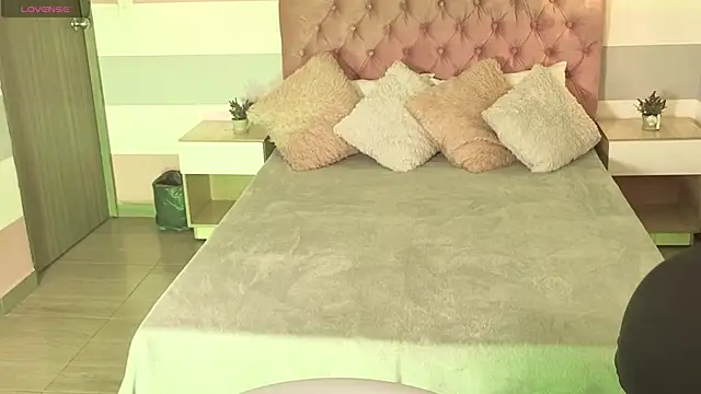 samantaortega   online show from November 12, 12:16 pm