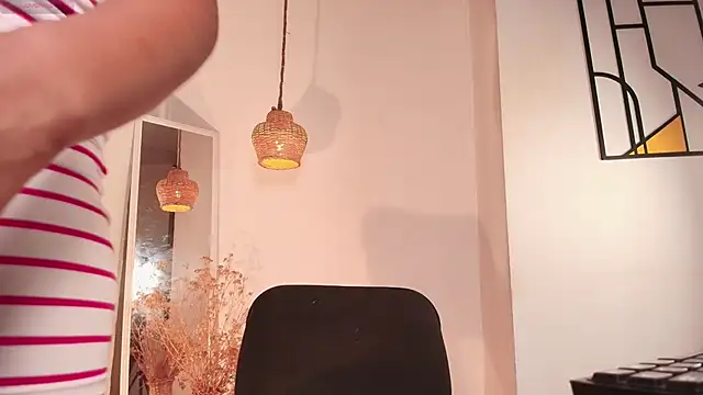 Snapshot of Ebonyswet_ chatting on December 3, 8:18 pm Ebonyswet online show from December 3, 8:18 pm