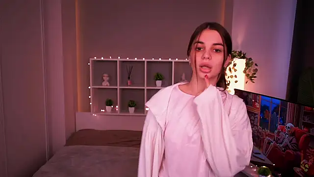 LauraHansil online show from November 8, 6:57 am