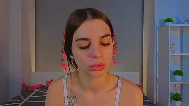 LauraHansil online show from February 10, 6:06 am