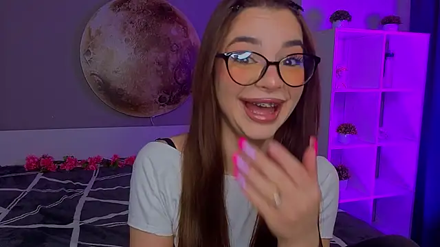 LauraHansil online show from March 21, 7:06 pm