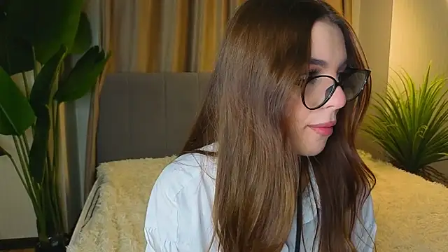 LauraHansil online show from May 7, 7:30 pm