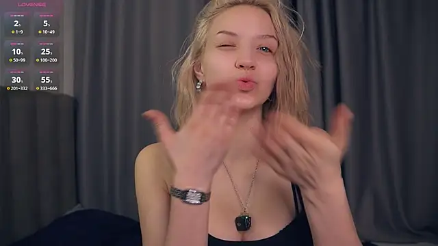 VetaManhardt online show from April 22, 11:17 pm