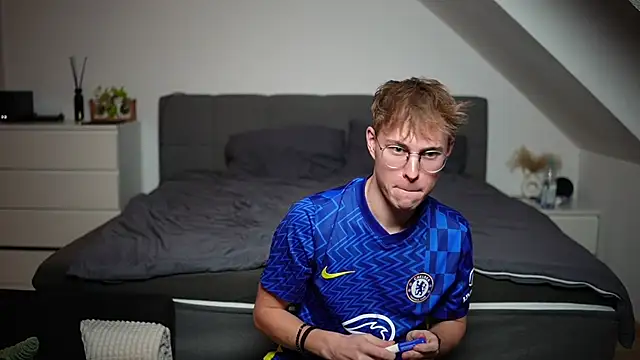 Snapshot of InnocentGuysOF chatting on February 6, 5:16 pm InnocentGuysOF online show from February 6, 5:16 pm