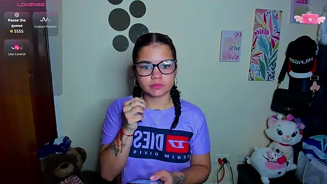 Emma boo online show from November 19, 1:44 pm