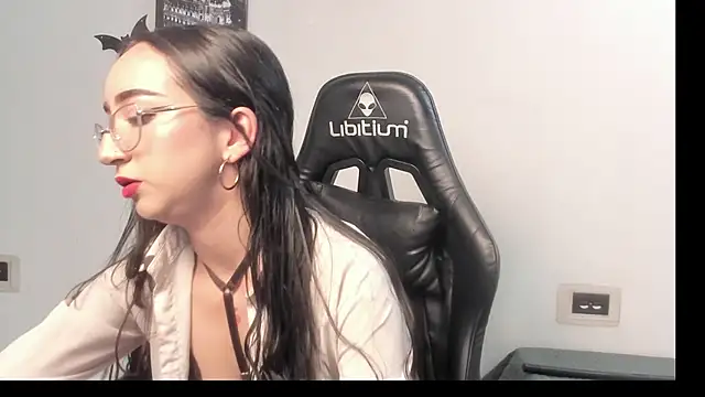 LindsayWild online show from November 3, 6:42 pm