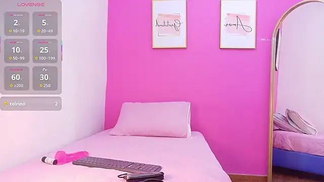 miss-Ortiz online show from November 12, 8:30 pm