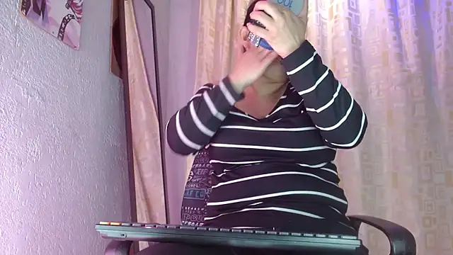 Camille Sinclair online show from November 17, 8:14 pm