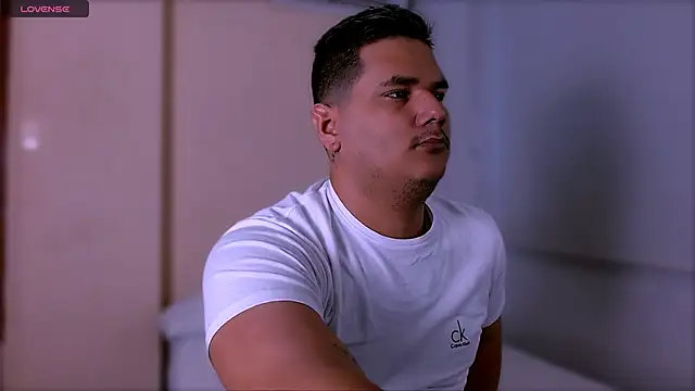 Snapshot of KingMoreno1 chatting on October 31, 12:50 pm KingMoreno1 online show from October 31, 12:50 pm