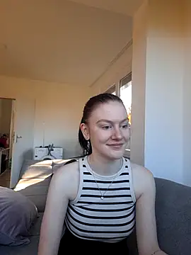 Snapshot of SweetAlice19 chatting on November 7, 11:54 am SweetAlice19 online show from November 7, 11:54 am