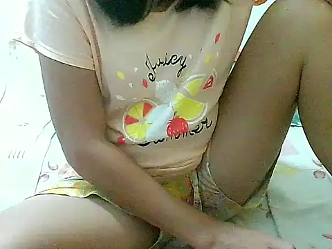 Snapshot of nhicole4u chatting on December 1, 11:37 am nhicole4u online show from December 1, 11:37 am