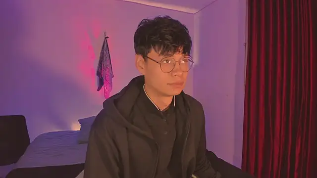 estmonnn online show from December 15, 1:21 am