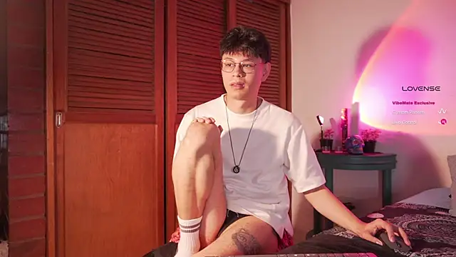 estmonnn online show from April 21, 1:42 am