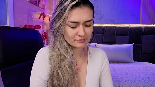 Snapshot of Im-Lola chatting on November 21, 8:18 pm Im-Lola online show from November 21, 8:18 pm