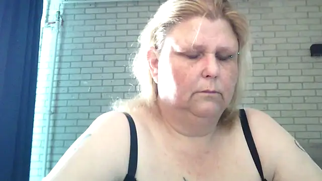 Sylviastar46 online show from April 20, 3:48 pm