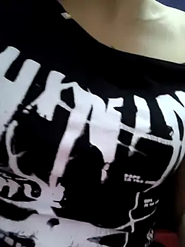 Snapshot of Agine222 chatting on October 31, 2:45 am Agine222 online show from October 31, 2:45 am