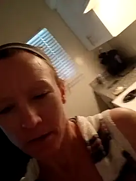 Karebearz1 online show from March 18, 3:37 pm