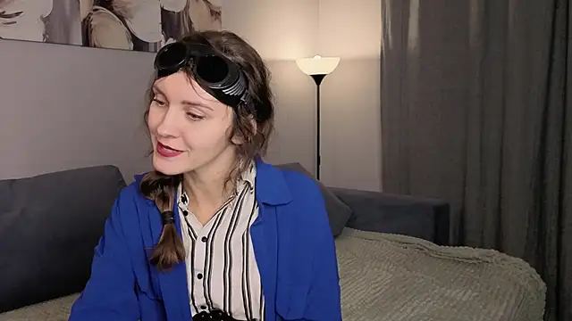 LauraYoungg online show from October 30, 7:47 pm