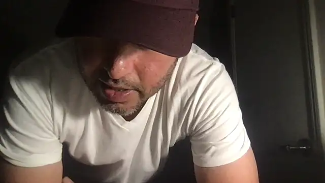 ezrah23 online show from April 15, 9:05 am