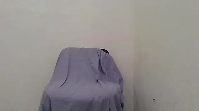 Snapshot of Little_Milf_5 chatting on November 14, 6:39 pm Little Milf 5 online show from November 14, 6:39 pm