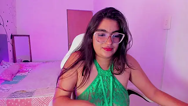 Luna Jonnes1 online show from April 2, 6:27 pm