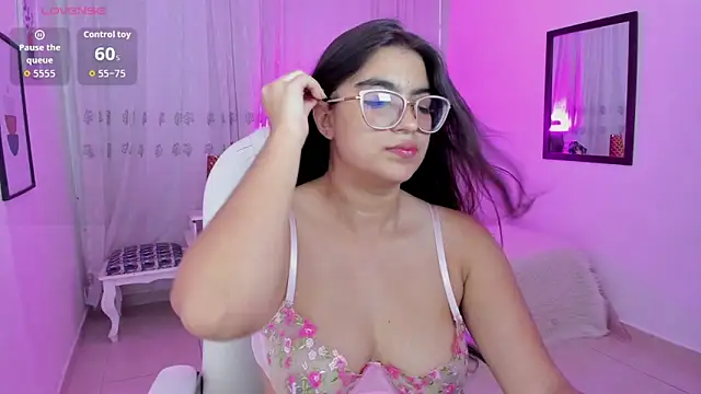 Snapshot of Luna_Jonnes1 chatting on May 27, 7:22 pm Luna Jonnes1 online show from May 27, 7:22 pm