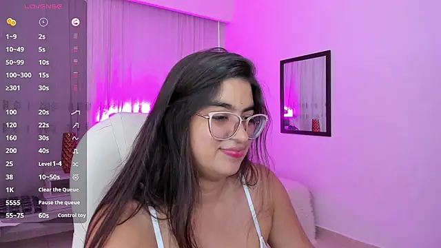 Snapshot of Luna_Jonnes1 chatting on May 31, 7:37 pm Luna Jonnes1 online show from May 31, 7:37 pm