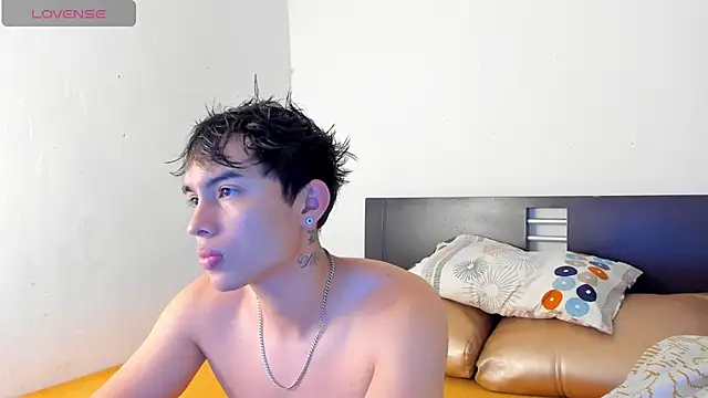 MollyandFher online show from March 7, 6:05 pm