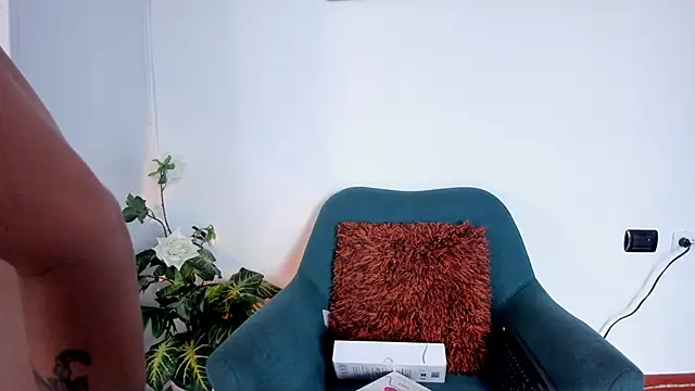 LahanaKimish online show from November 13, 12:37 pm