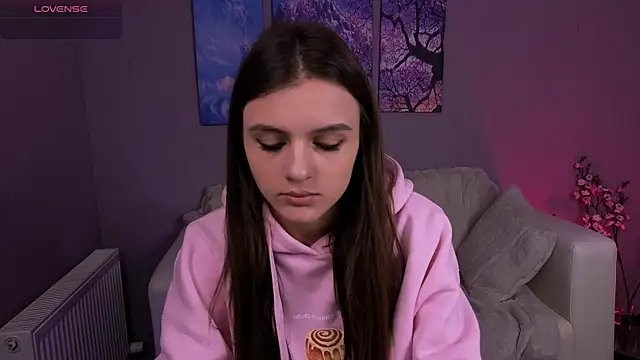 lisa dark  online show from January 18, 12:09 pm