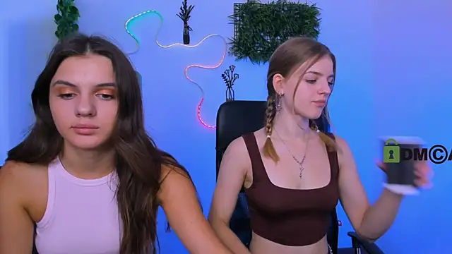 lisa dark  online show from July 27, 12:12 pm
