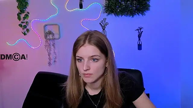 lisa dark  online show from July 30, 9:19 am