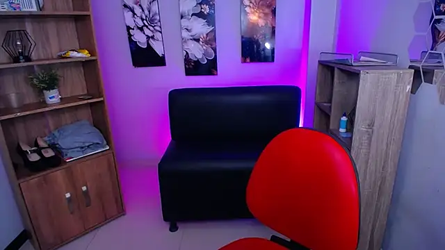 Snapshot of roseefancy19 chatting on November 25, 11:21 am roseefancy19 online show from November 25, 11:21 am