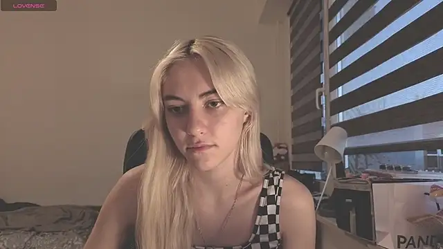 misa  liaaa online show from November 4, 3:11 pm