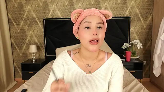 ZoeBella online show from November 8, 1:11 pm