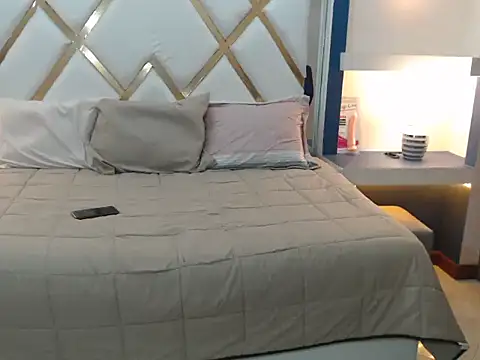 Snapshot of lia_cr1 chatting on November 8, 8:51 pm lia cr1 online show from November 8, 8:51 pm