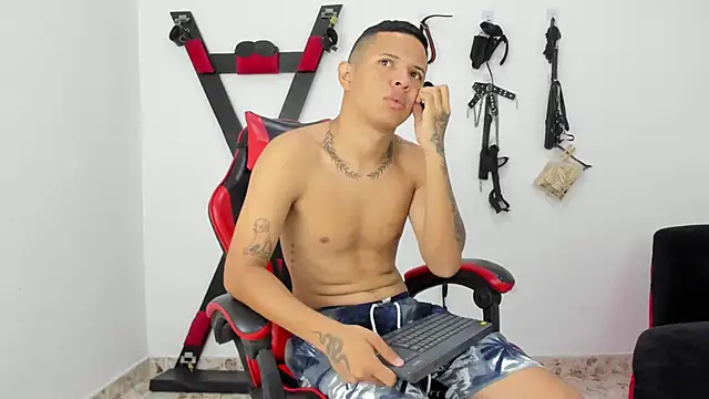 Steven19 LatinBoy online show from November 11, 11:43 am