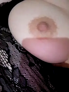 Snapshot of Nouna-loca chatting on November 5, 4:34 am Nouna-loca online show from November 5, 4:34 am