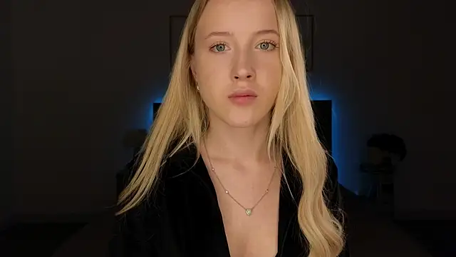 Snapshot of adele_armass chatting on April 28, 8:25 pm adele armass online show from April 28, 8:25 pm