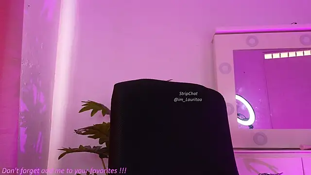 Snapshot of BabyLauritaa chatting on July 8, 3:49 pm BabyLauritaa online show from July 8, 3:49 pm