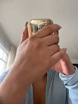 Elina Hills online show from April 19, 6:07 pm