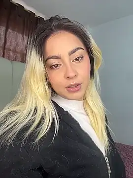 Snapshot of Elina_Hills chatting on April 23, 7:05 pm Elina Hills online show from April 23, 7:05 pm