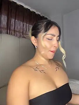 Snapshot of Elina_Hills chatting on April 26, 7:11 pm Elina Hills online show from April 26, 7:11 pm